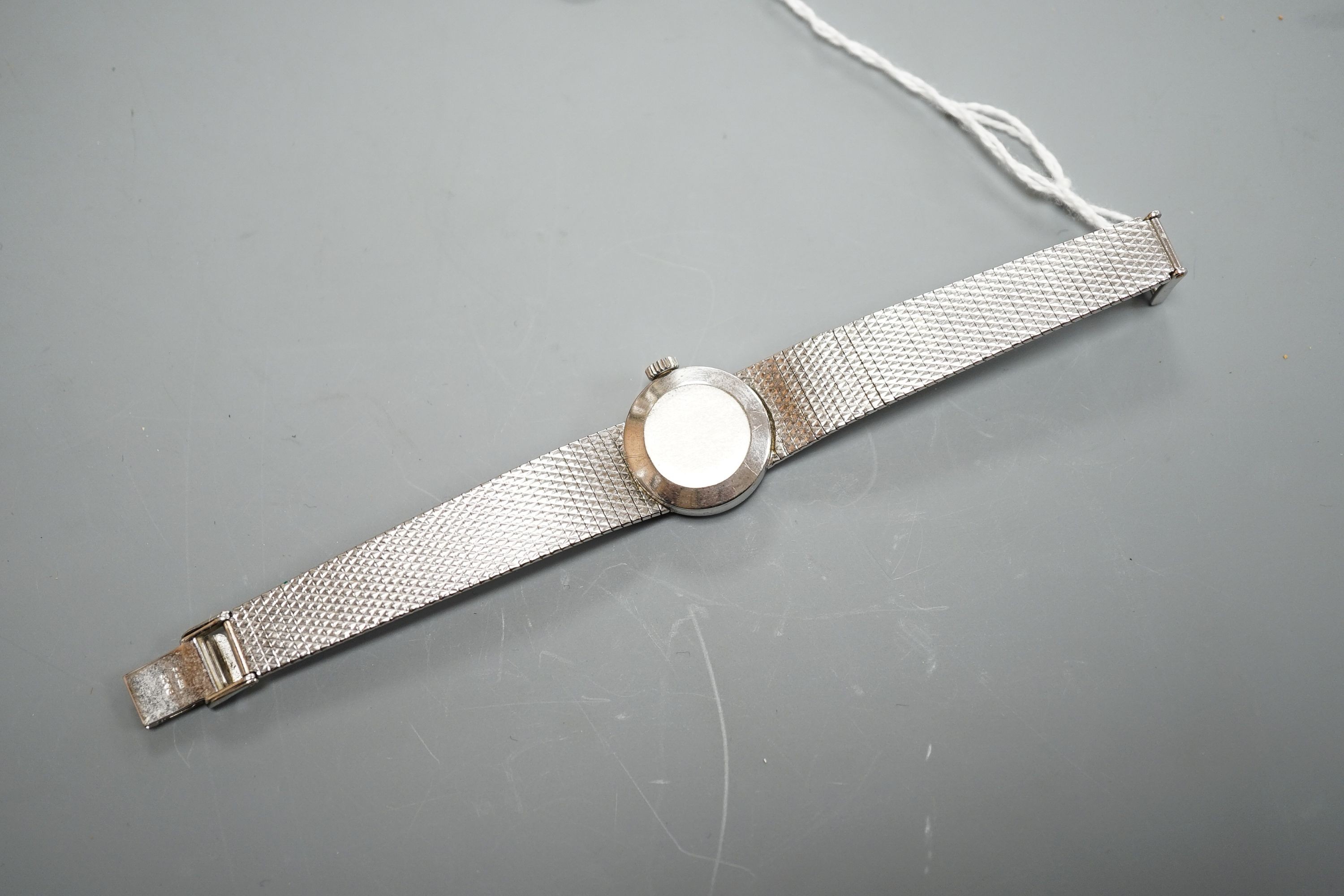A lady's textured 9ct white gold Longines manual wind wrist watch, case diameter 19mm, overall length 15.2cm